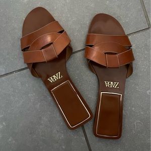 Zara flat crossed leather sandals -brown